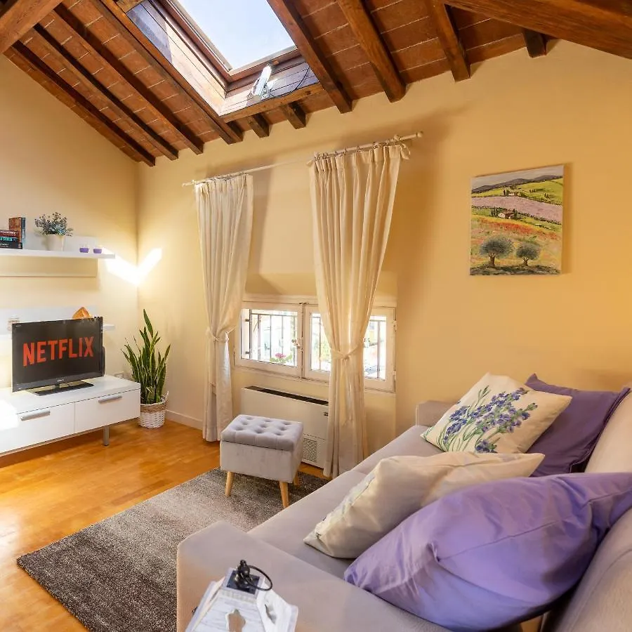 50Mt Dalle Mura+Parcheggio*Appartamento Tipico* Lucca 0*,  İtalya